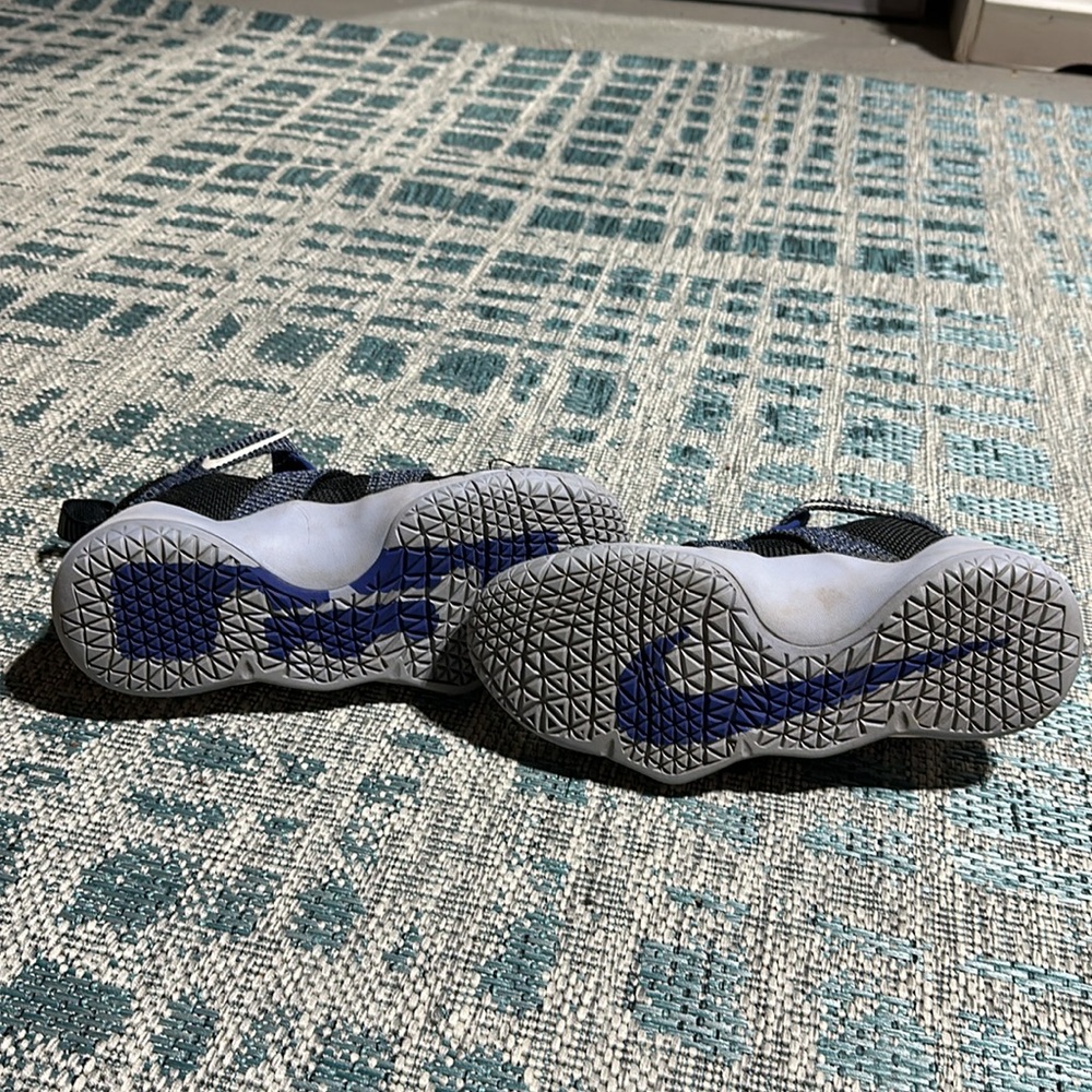 Lebron soldier Nike sneakers - Picture 4 of 5